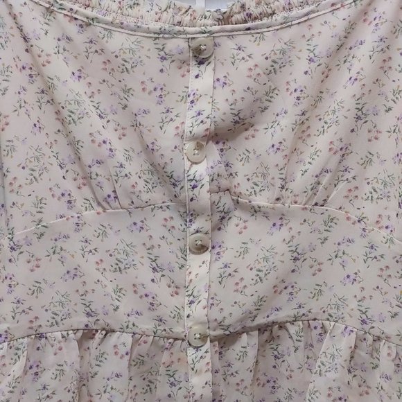 Floral top with Tag - Picture 5 of 7